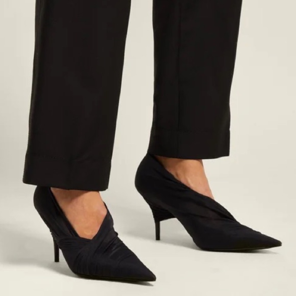 NWT! 💎BALENCIAGA💎 New! Knife Velvet Black Wrap Pointed Tor Pumps with Box